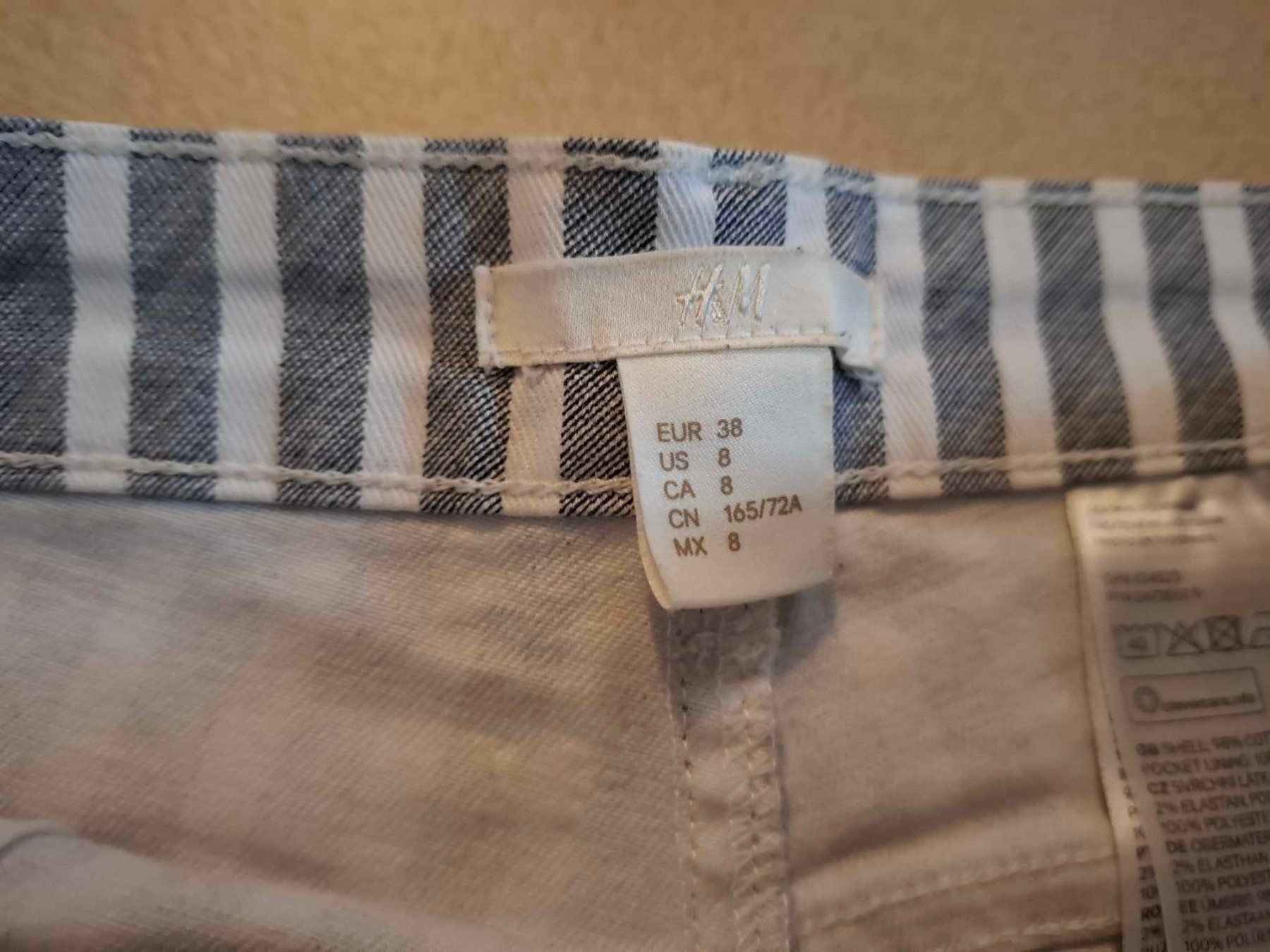 H&M Hosen: Short rayé H&M – Neu (gemäss Beschreibung) aus Arnex-sur-Orbe von kprt 2