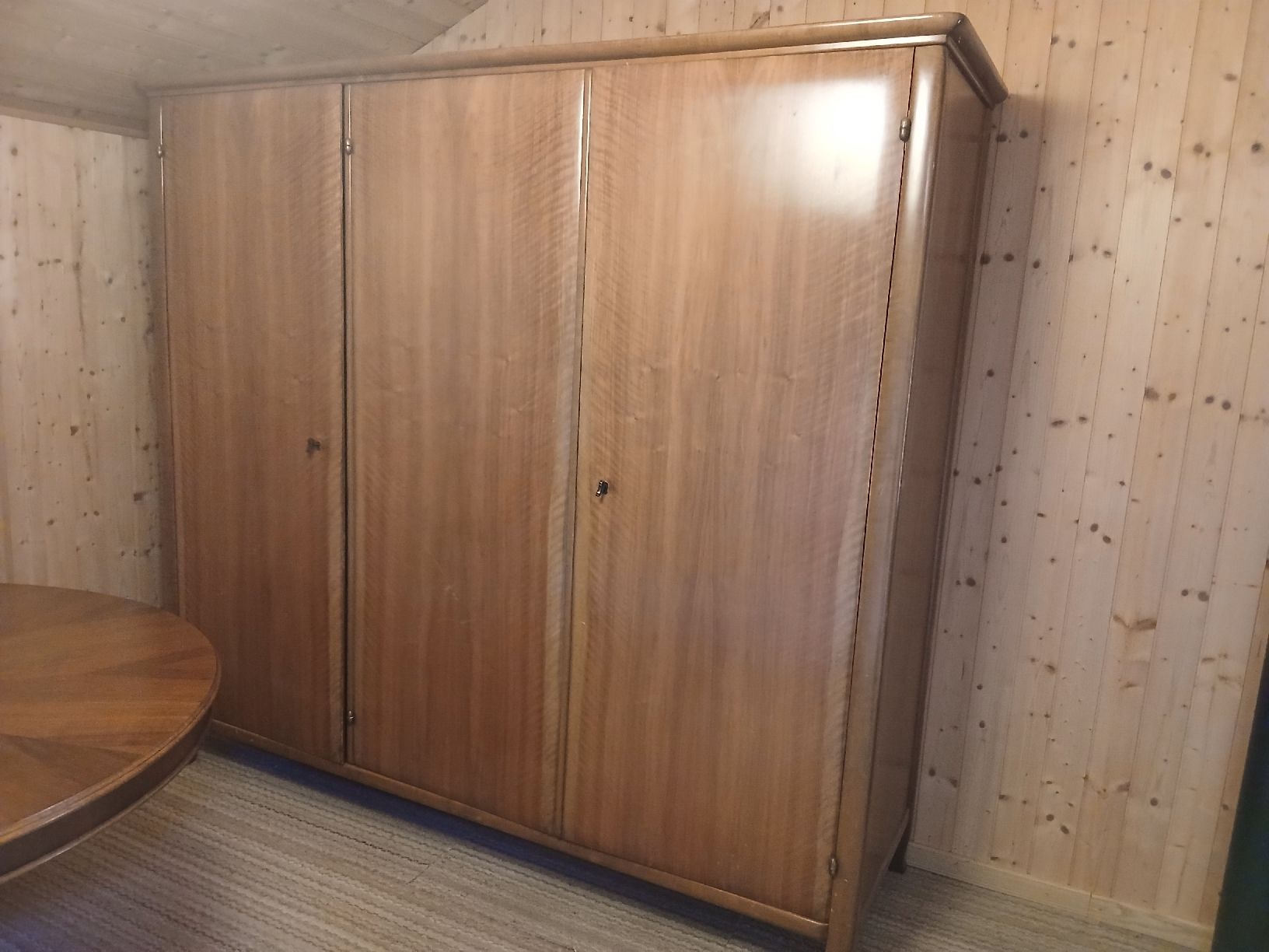 Schränke: Schrank – Gebraucht aus Adligenswil von karinma