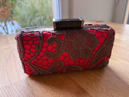 Tintoretto - Clutch - rot/dunkelbraun Spitzenverzierung