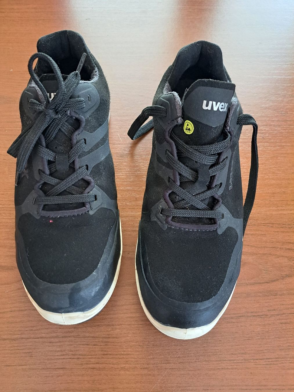 Uvex Damenschuhe: Uvex Sicherheitsschuhe Gr. 39, S3 SRC schwarz – Gebraucht aus Rafz von MuriFinn 1