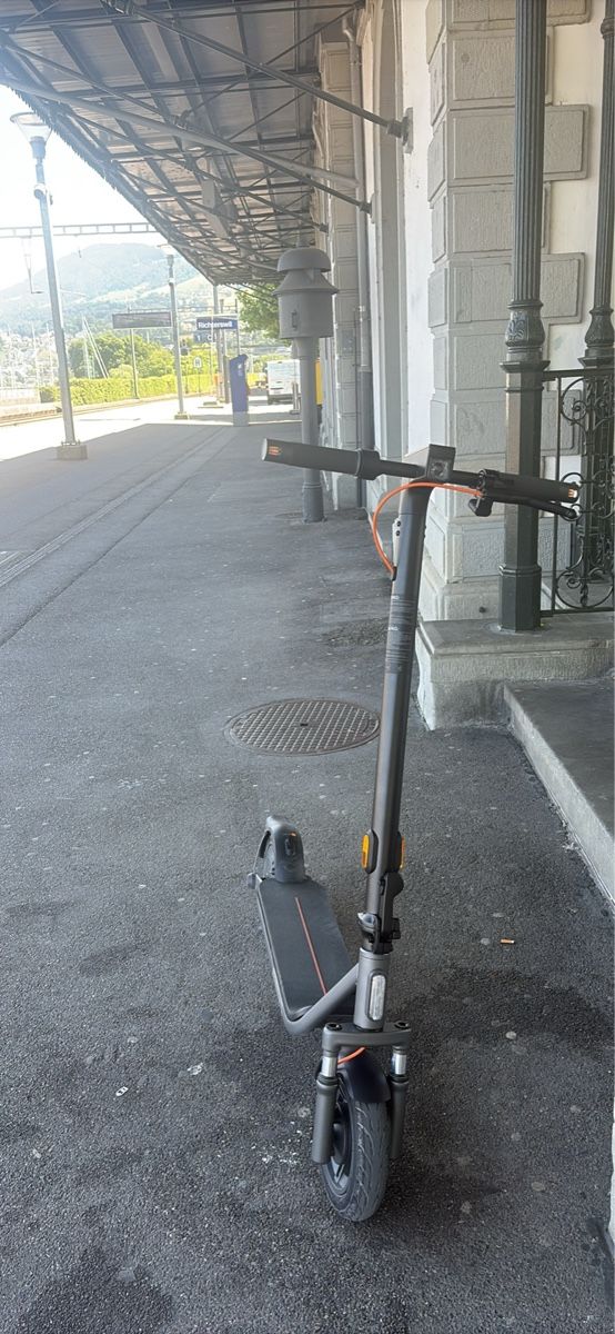Scooter: XIAOMI Scooter 6 Lite E-Roller (10 ", Schwarz) – Nuovo (secondo la descrizione) da Richterswil venduto da nik_bp2f
