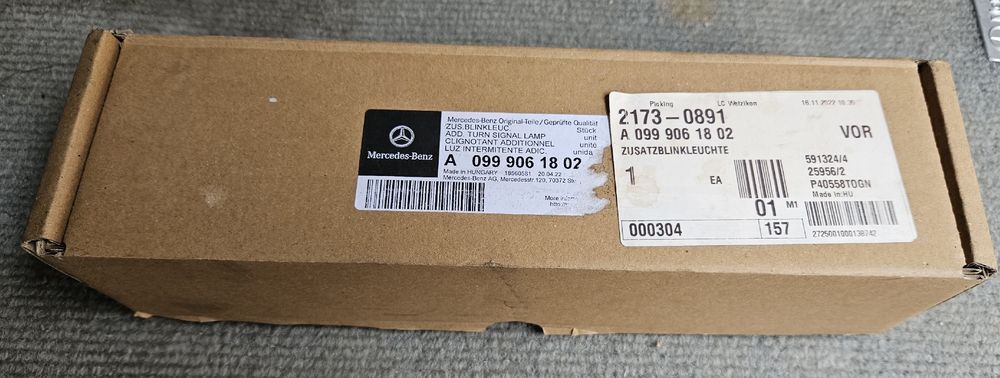 Mercedes-Benz Tutti pezzi di ricambio auto: Indicatore di direzione Mercedes-Benz destro Classe A o CLA – Nuovo e nell'imballaggio originale da Minusio venduto da demi0110 5