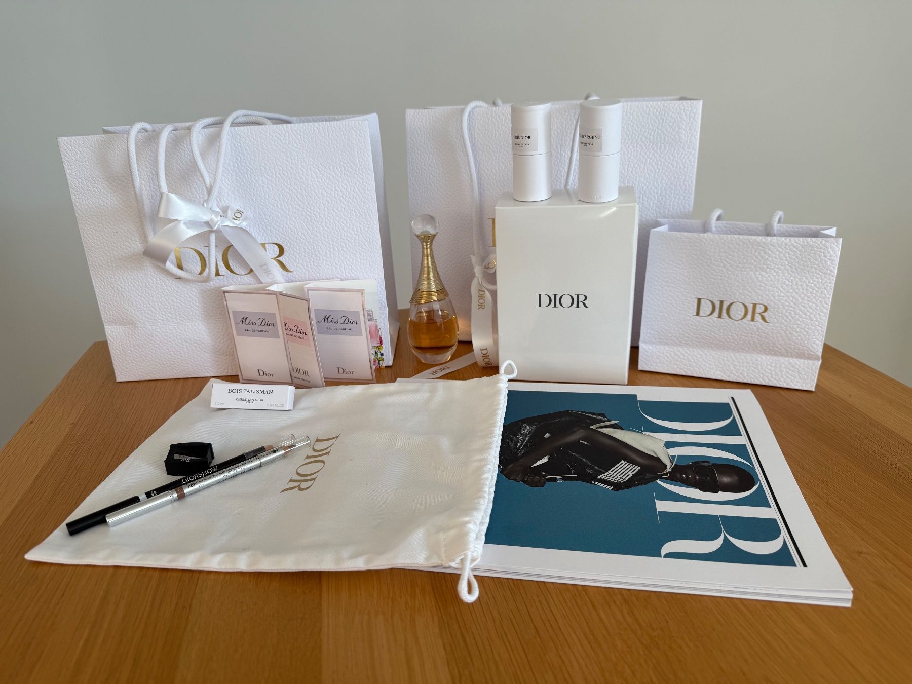 Dior Parfum & Eau de Toilette: Dior Set: Parfum, Beutel, Tuch, Magazine uvm... – Neu (gemäss Beschreibung) aus Basel von Rouge.