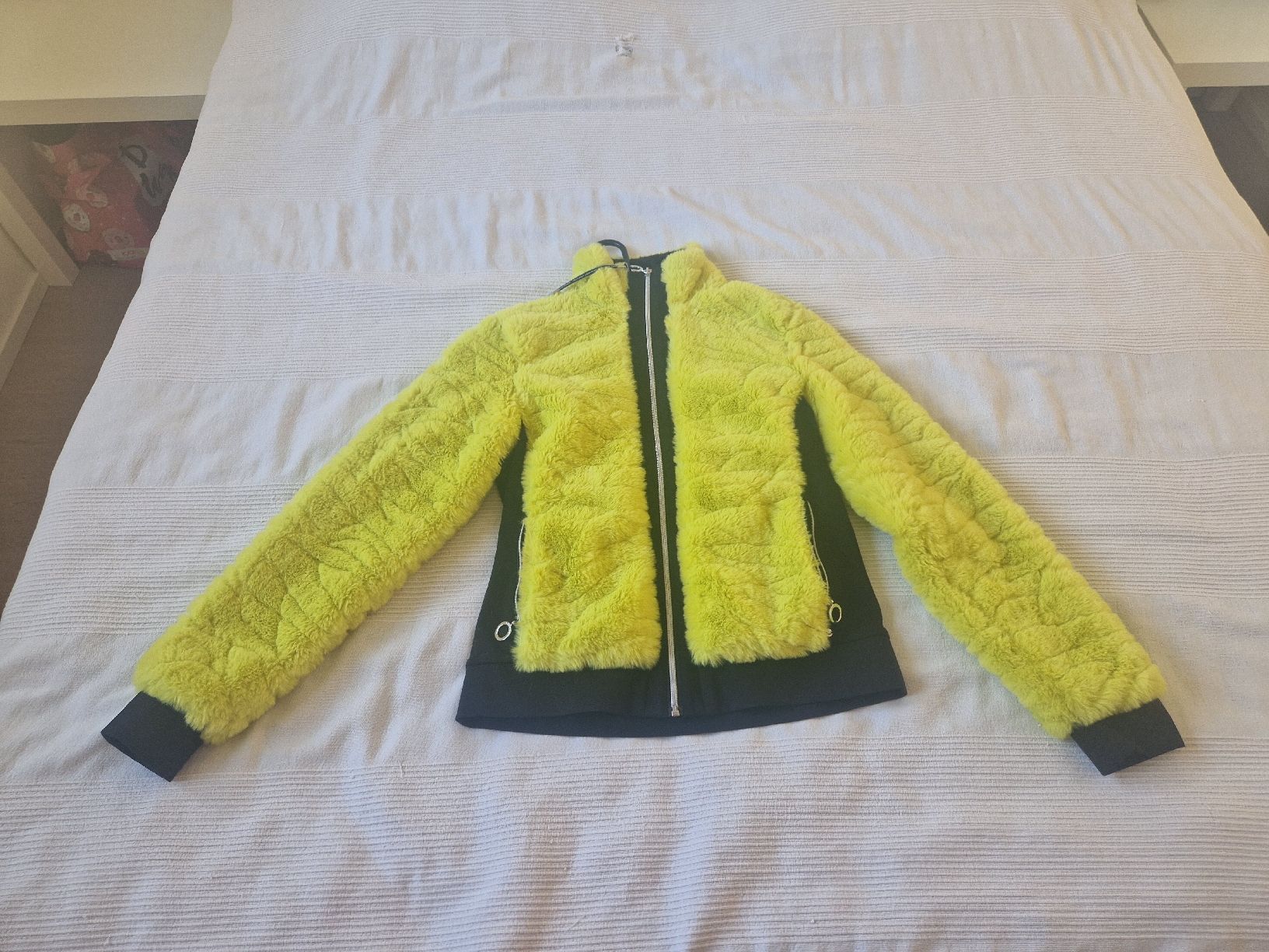 Luhta Jacken: Luhta Isolathi Jacke, neuwertig, Gr. S, Neon/Aloe – Neu und originalverpackt aus Zürich von stefanella