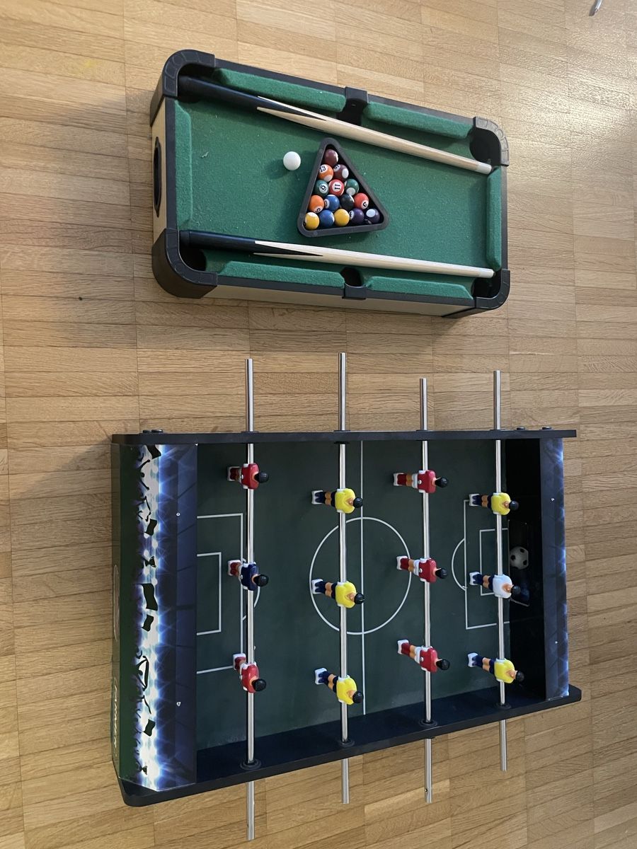 Jeux: Mini Billardtisch und Tischfussballspiel – D'occasion à Wettingen par Serk