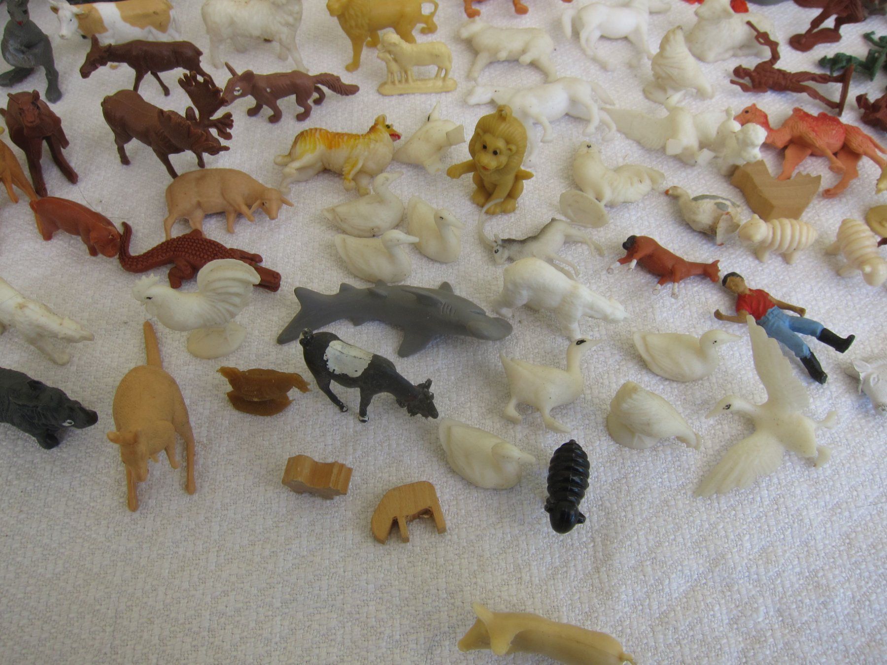 Giocattoli: Spielzeugfiguren und Tiere – Usato da Regensdorf venduto da Eri8057 9