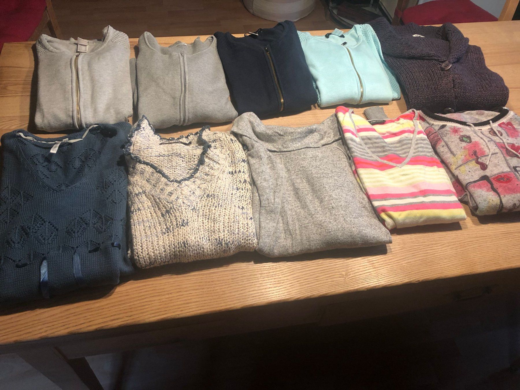 Lotti di vestiti: 5  schicke Jäckli + 5 Langarmpullover Gr. 36 – Usato da Röschenz venduto da Tashroal