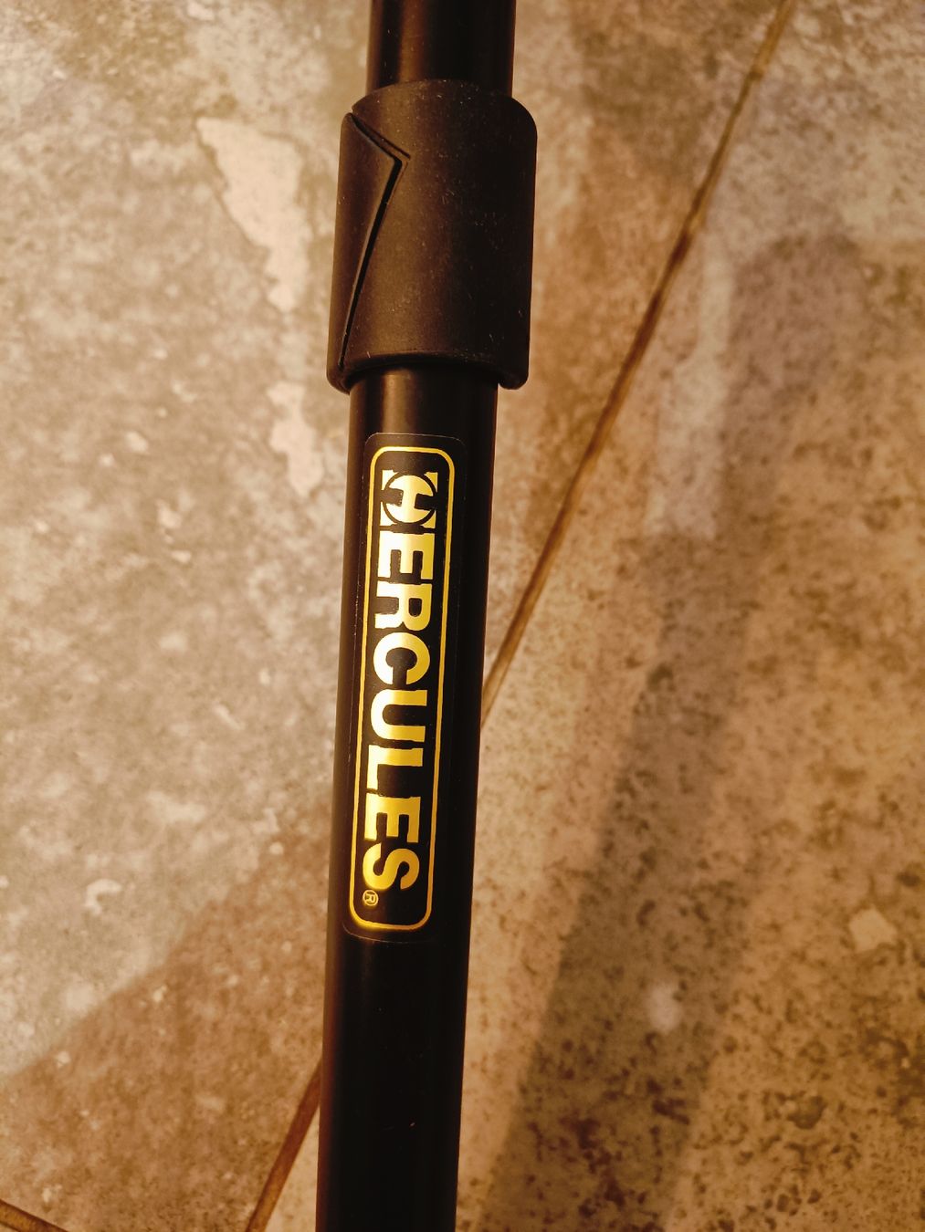 Hercules Supporti per strumenti musicali & leggii: Hercules Gitarrenständer Neuwertig – Nuovo (secondo la descrizione) da Zürich venduto da nin_6b6w 3