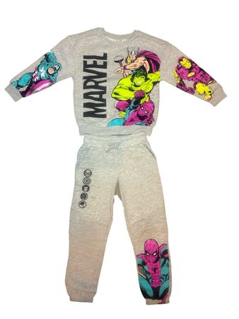 Ensemble Marvel, taille 122, excellent état!