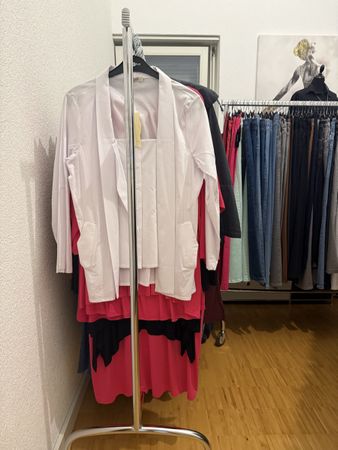 Damen Bekleidung diverse Hosen Oberteile  NEU  mit Etikett