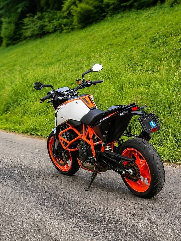 KTM Strasse: KTM Duke 690 R – Gebraucht aus Vaumarcus von BMC10 2