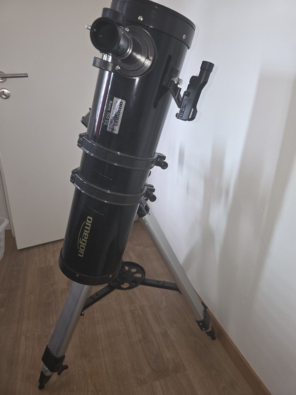 Omegon Telescopi: Omegon Basic 150 EQ Newton Teleskop inkl. Motor & Stativ – Usato da Dietikon venduto da dou_7s72 2