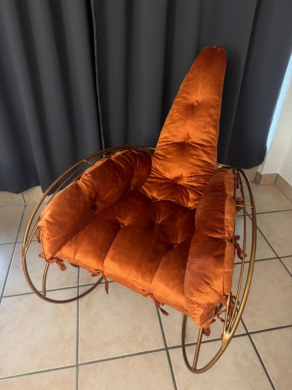 Poltrone: Fauteuil Royale en velours – Usato da Nyon venduto da data-comm 1