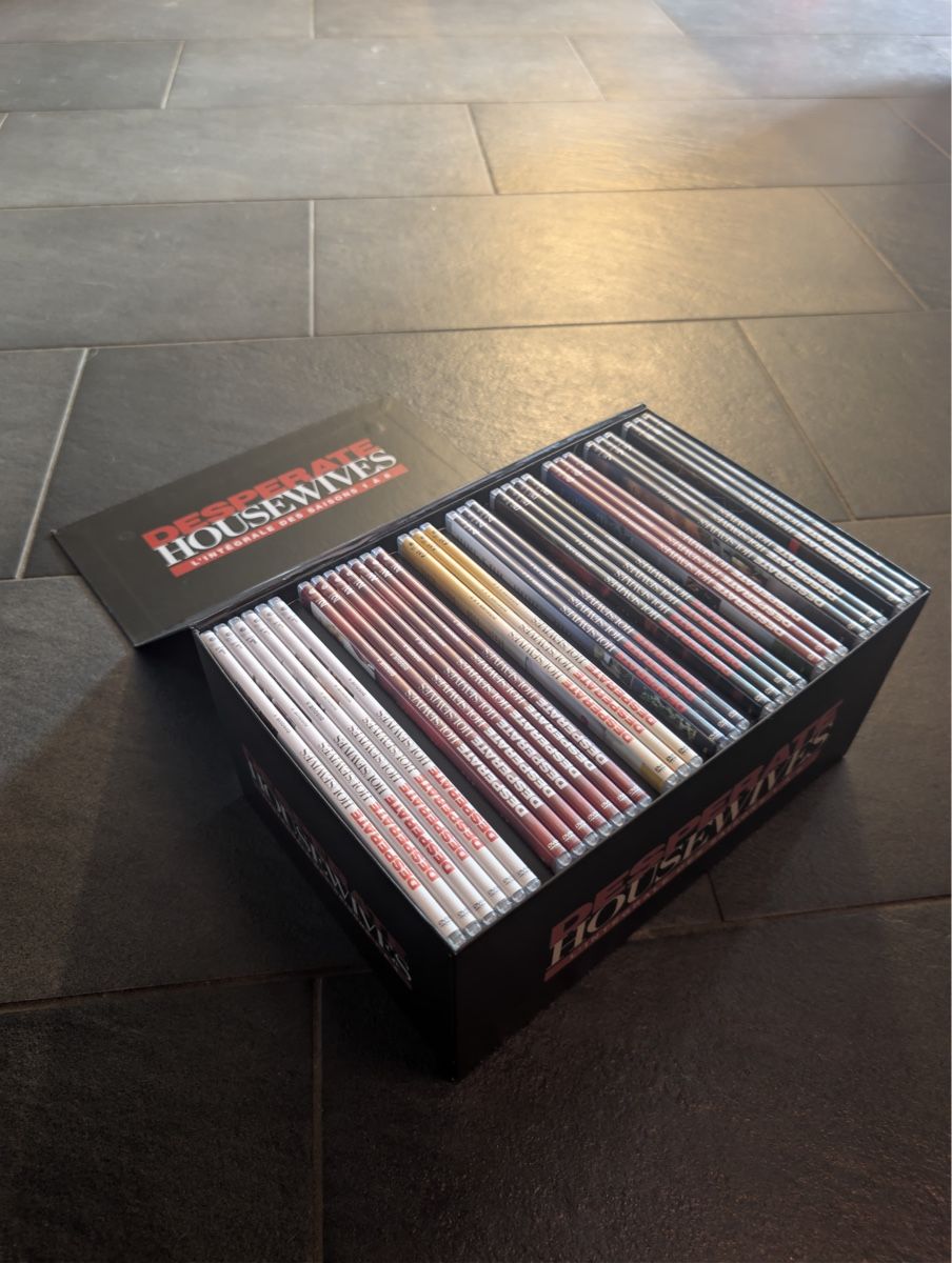 Tous les DVDs: Desperate Housewives 49dvd  – D'occasion à Aproz (Nendaz) par Cheers_and_Woof