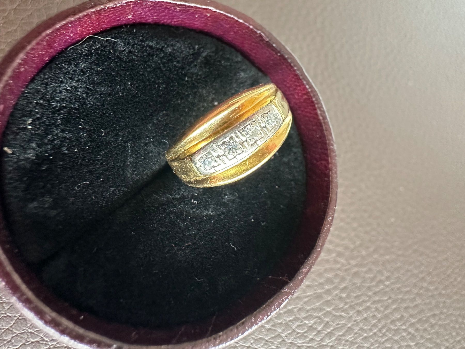Ringe: Goldring mit Diamanten, Gold 750 – Gebraucht aus St. Gallen von schneestern1111