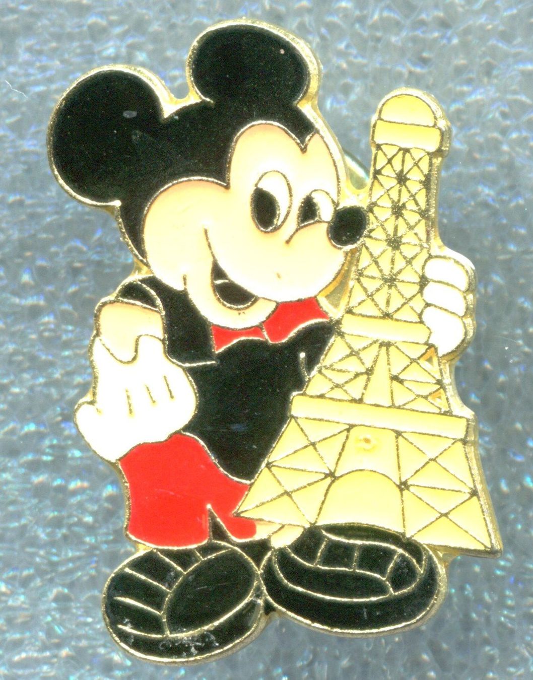 Disney Plaketten & Abzeichen: MICKY + Eifelturm  – Gebraucht aus Winterthur von Sammleroase