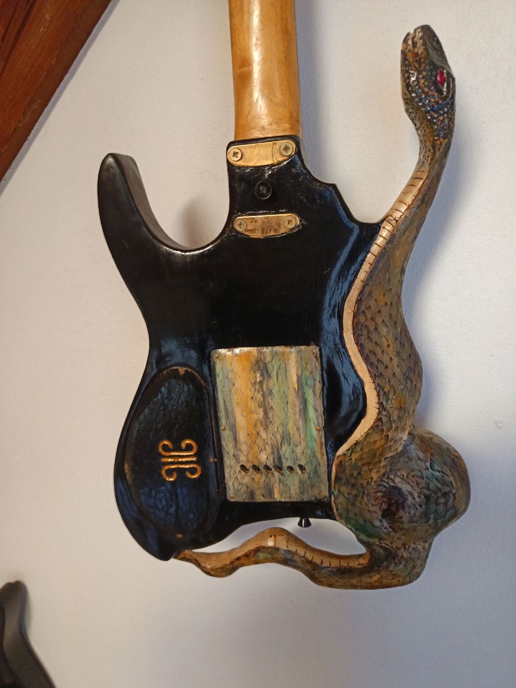 Strumenti musicali: abgefahrene schon ältere e Gitarre . Unikat. – Usato da Balterswil venduto da jean0502 7
