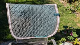 dunkelgraue Dressurschabracke