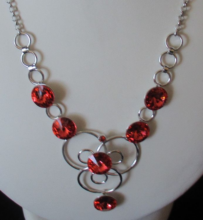 Collier rouge élégant et moderne avec cristaux de Swarovski (Neuf avec ...