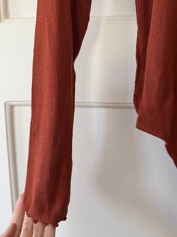 Top: ASOS RIPPBODY ROT – Usato da Zürich venduto da Nadgb1303 2