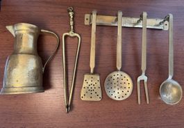 Vintage Küchenwand Utensilien aus Messing