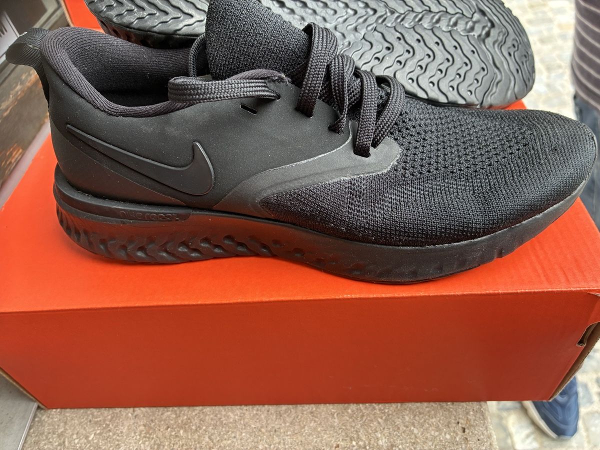 Nike Damenschuhe: Nike Odyssey React 2 Flyknit, schwarz, Gr. 36.5 – Neu und originalverpackt aus Zürich von Msirco 2