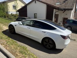 Tesla Model 3 Tesla Garantie Gepflegter Zustand wenig Km