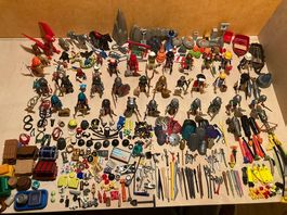 35 figurines + 2 chevaux Playmobil et accessoires vintage
