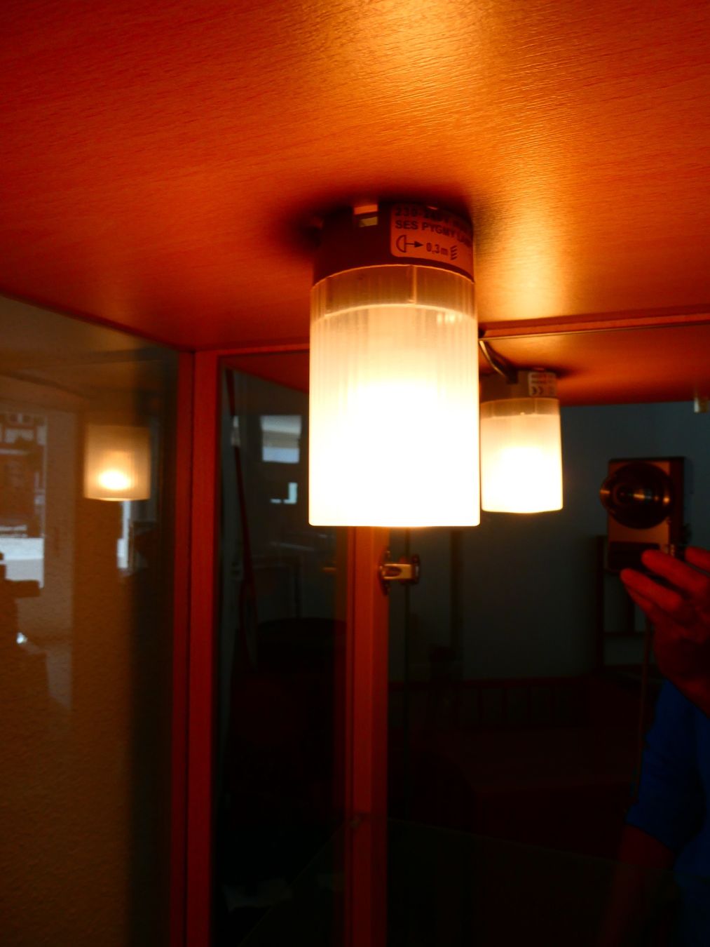 Vetrine: kleine Vitrine mit Beleuchtung – Usato da Rafz venduto da Powacaddy 2