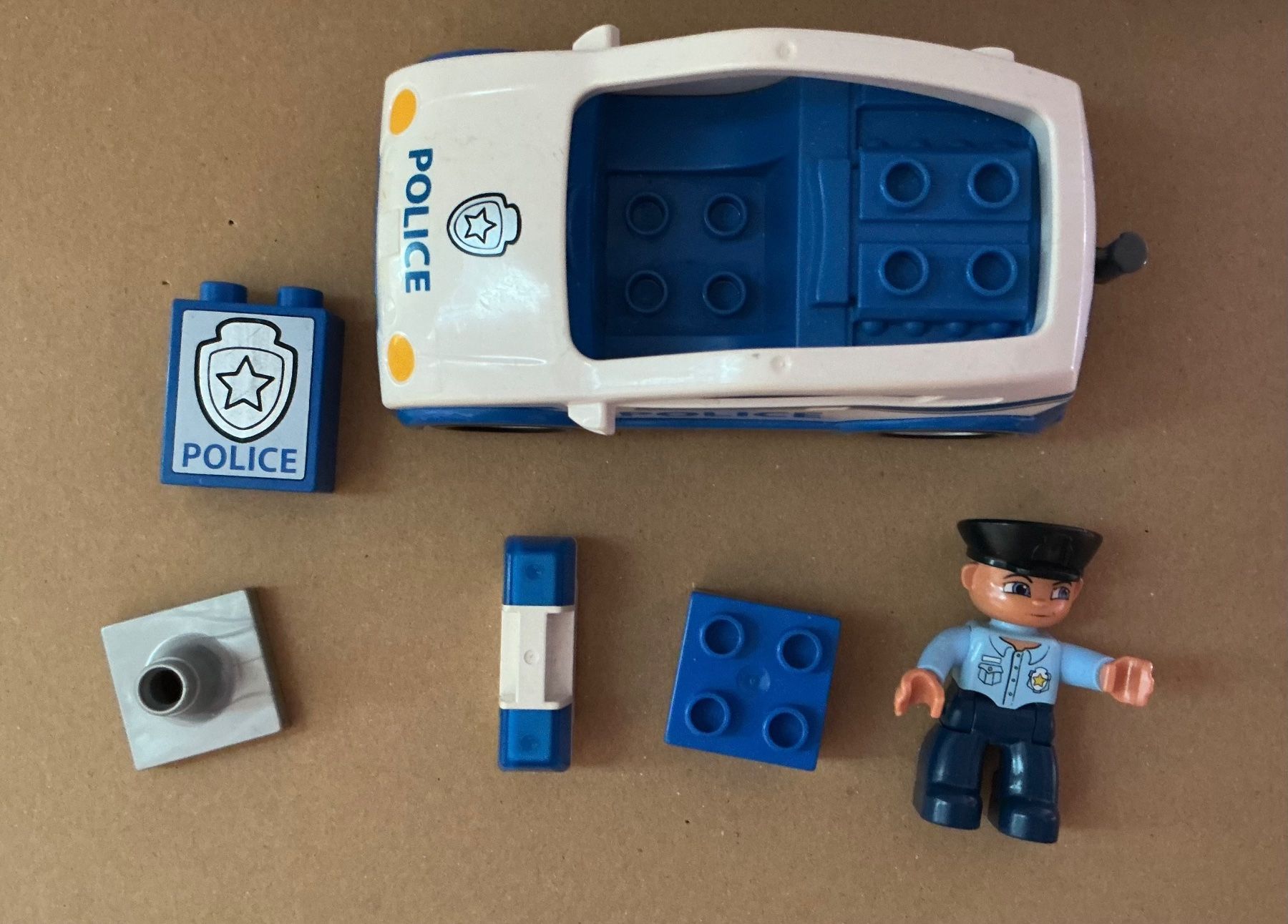 Lego Giocattoli: Duplo Polizeiauto mit Polizist / 6 Teile – Usato da Stettlen venduto da togram4 1