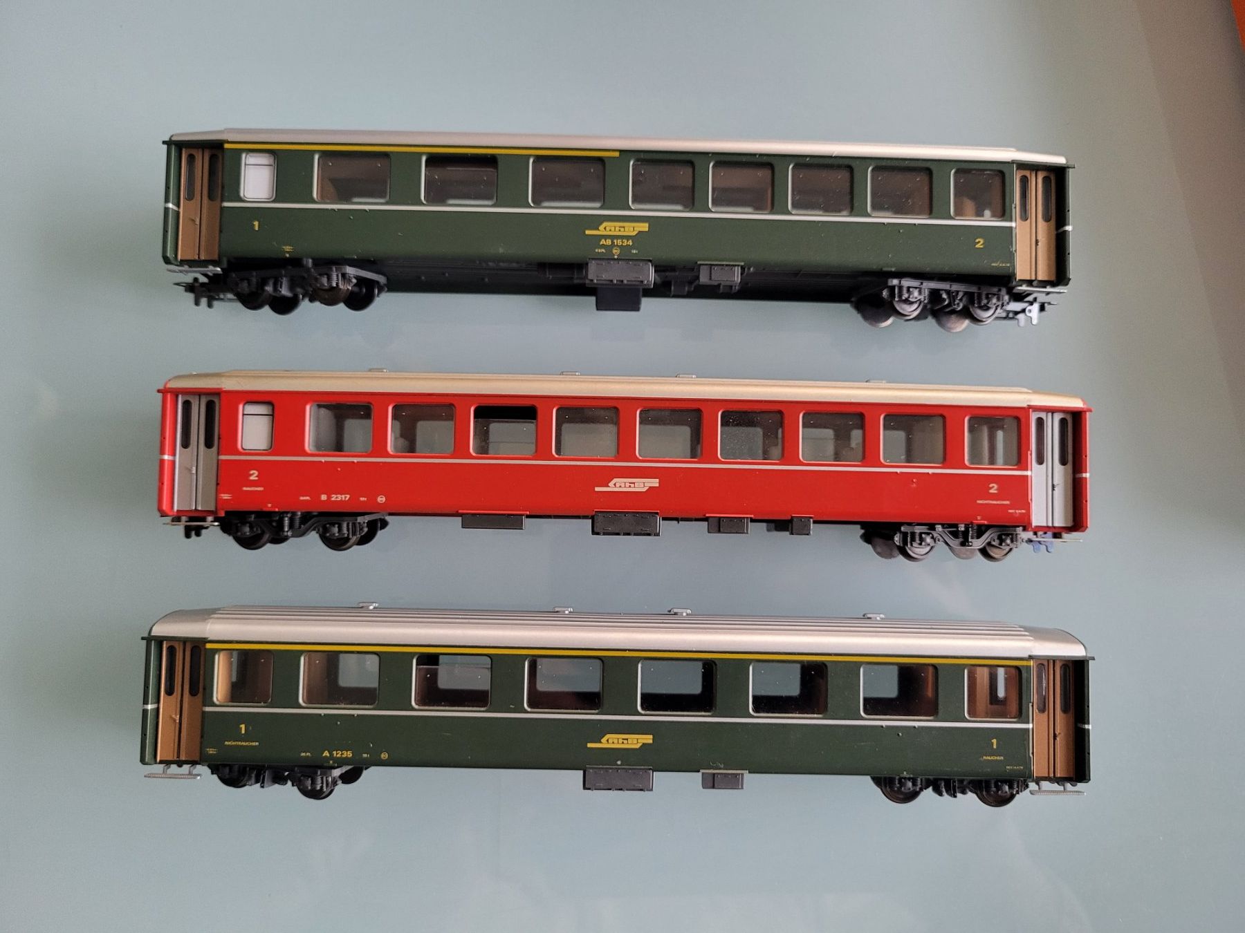 Bemo Modelleisenbahnen: H0m  Bemo  RhB  3 Stk. Personenwagen – Gebraucht aus Oberburg von sensetal 3