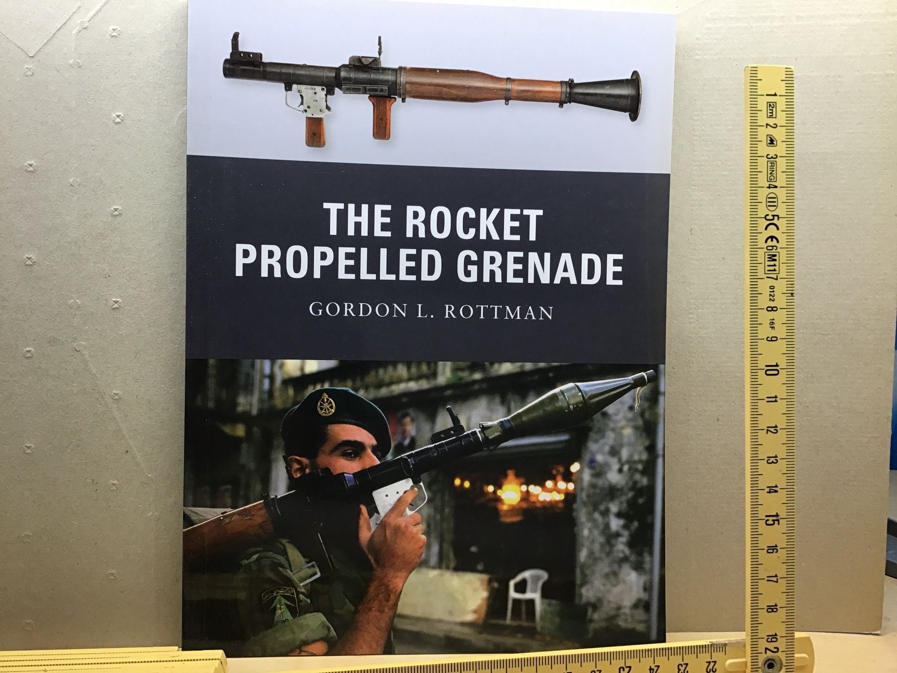 Libri: Buch: The Rocket Propelled Grenade – Usato da Männedorf venduto da Modell-Spezialisten