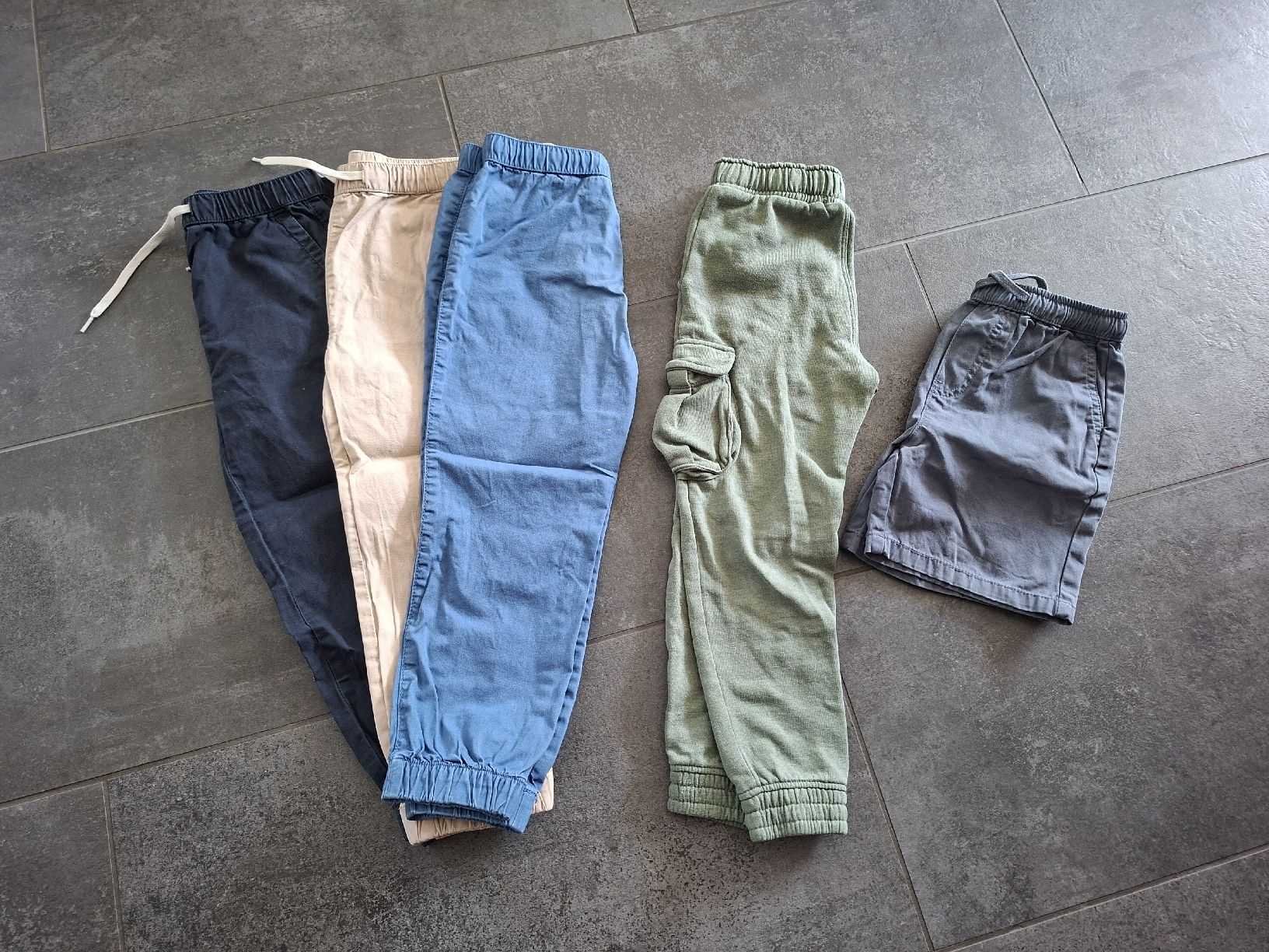 Lotti & Set di vestiti: Hosen Set, Gr. 110 – Usato da Biezwil venduto da Haberli01