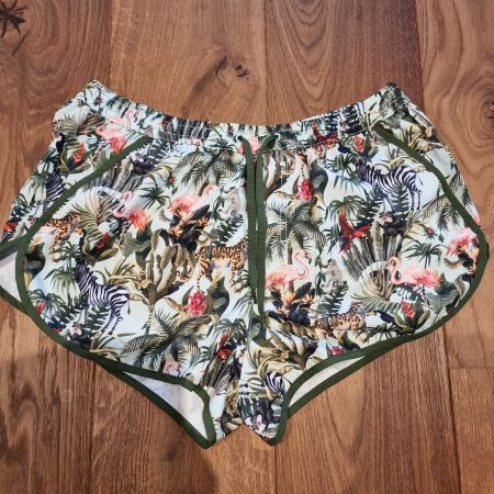 Sommer Shorts mit Dschungel Muster, Grösse M/L, neuwertig
