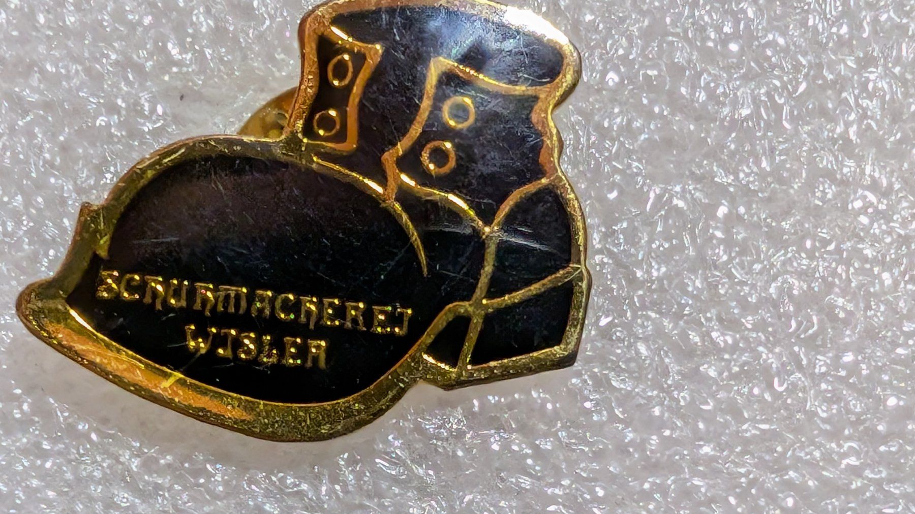 Placchette & Badge: Ansteckpin 271: Schuhmacherei Wisler – Usato da Oppligen venduto da Pin-Fall-Shop