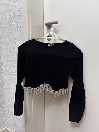 Crop Pullover Schwarz mit Schmuck