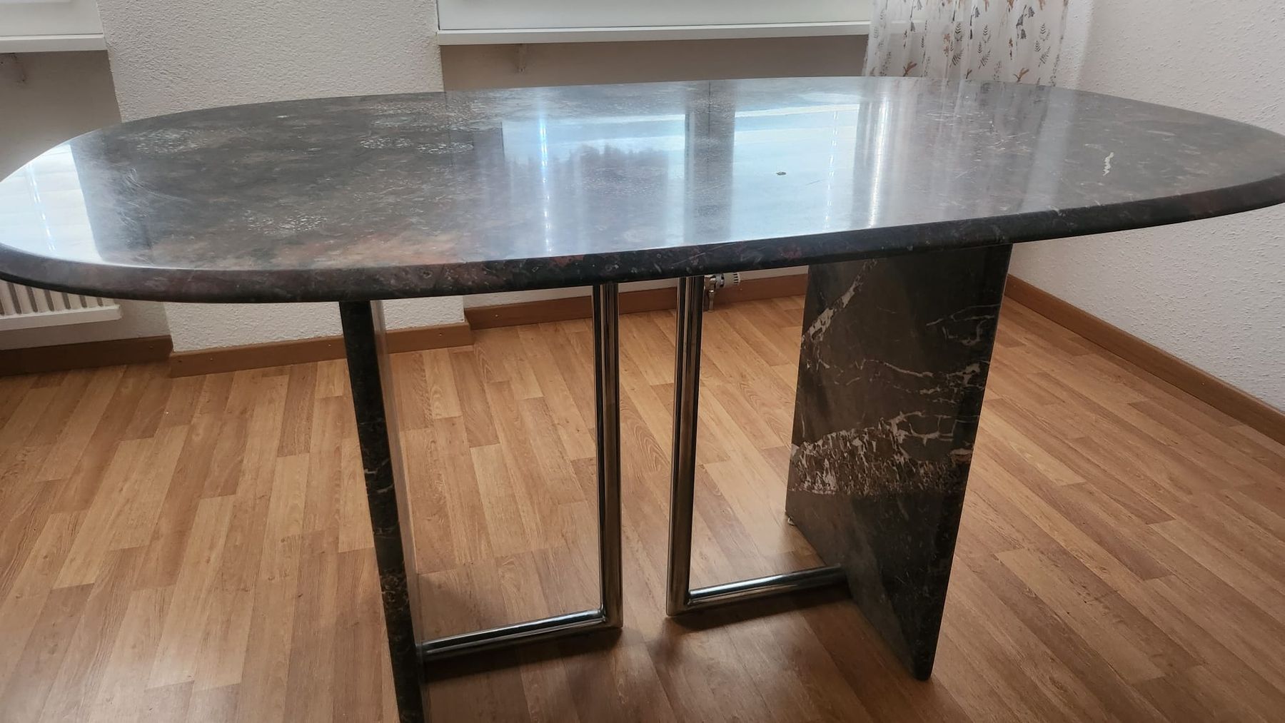 Set de table et chaises: Esstisch Granit mit 4 Lederstühlen  – D'occasion à Steinhausen par cem_8wkq 3