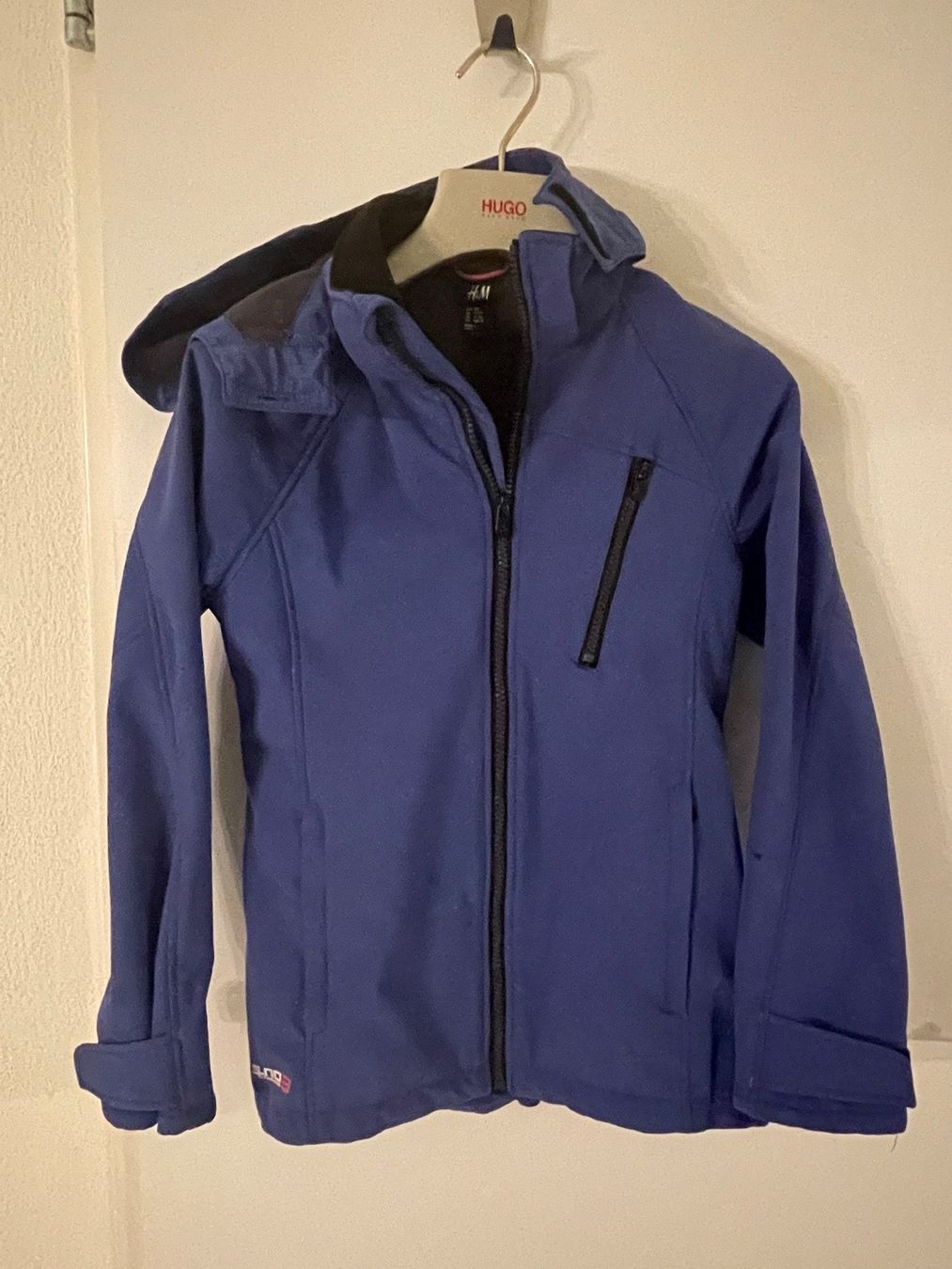 H&M Vestes: Blaue Softshell-Jacke in Gr. 152 – D'occasion à Urdorf par leoale