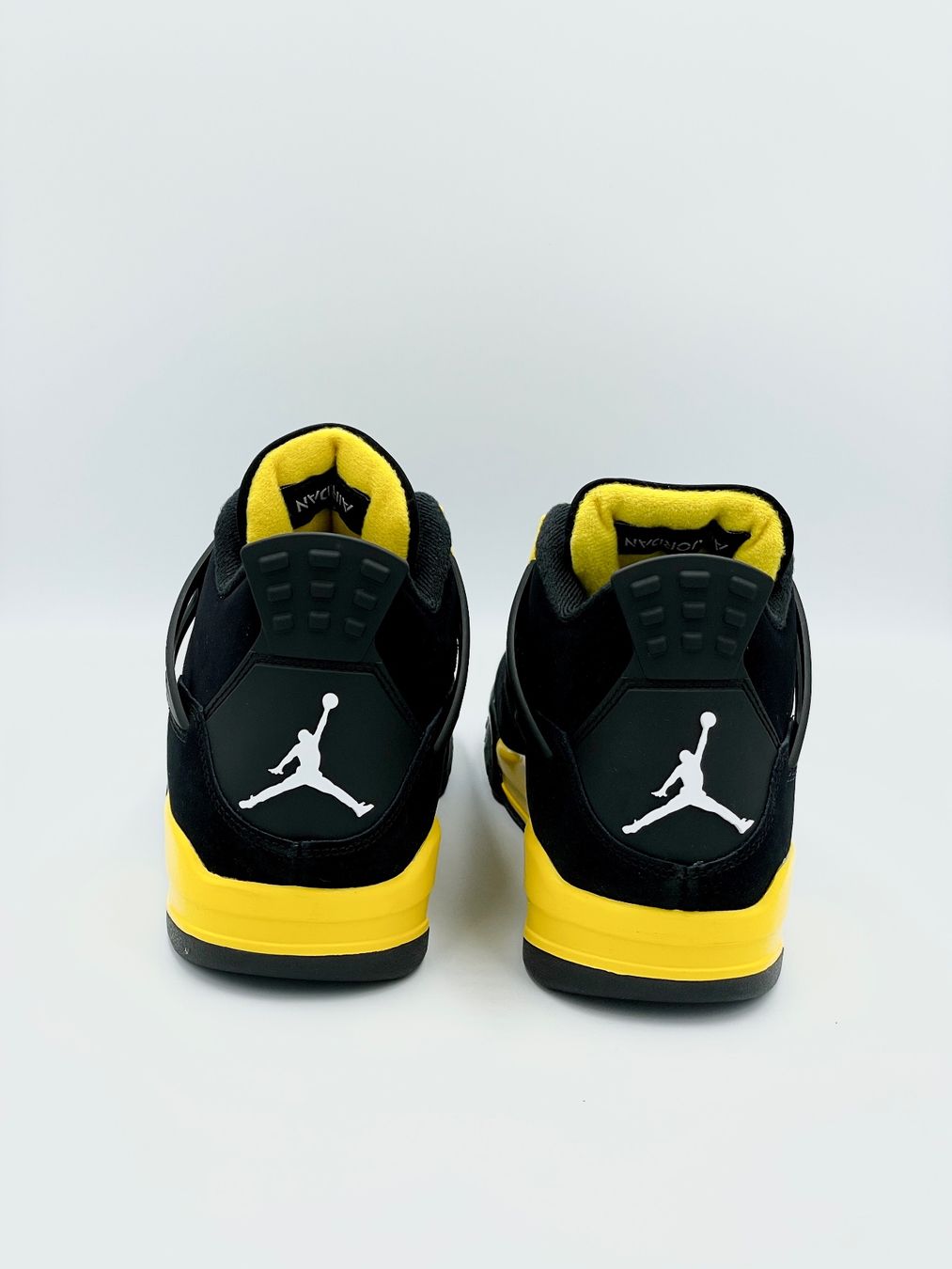 Jordan Damenschuhe: Nike Air Jordan 4 Retro Thunder EU 40 – Neu und originalverpackt aus Erlinsbach von sasneakers 4