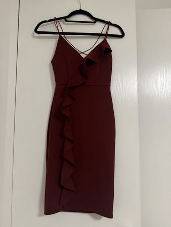 Robe New Look bordeaux à volants taille 34