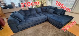 Bequemes grosses Sofa