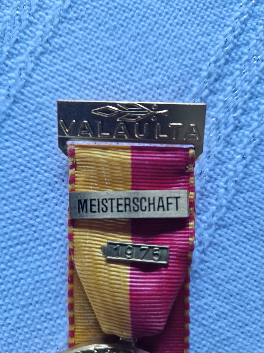 Medaillen: Auszeichnung 1975 – Gebraucht aus Malix von ric_nh2y 4