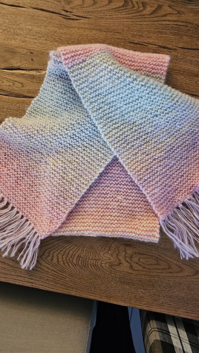 Foulard & Sciarpe: Strickschal wunderbar weich. – Nuovo e nell'imballaggio originale da Fehraltorf venduto da lisam16 5