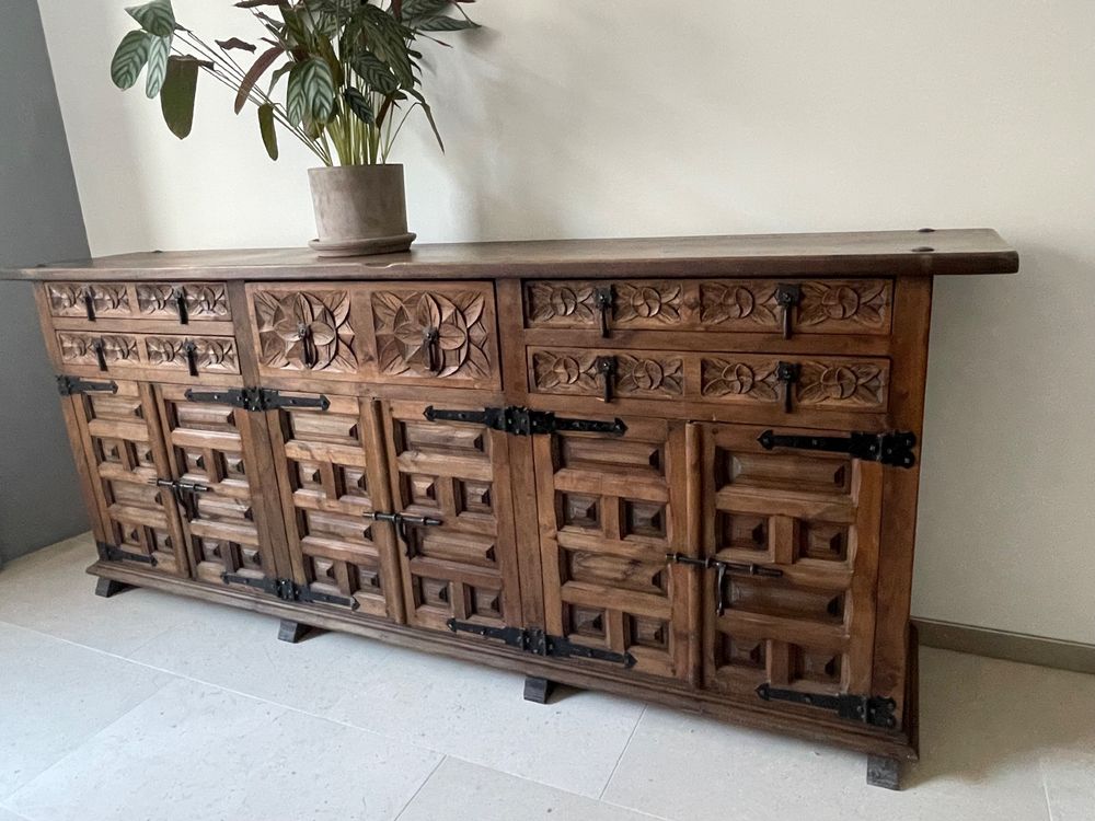 Spanische Kommode / Sideboard in Holzschnitzarbeit | Kaufen auf Ricardo