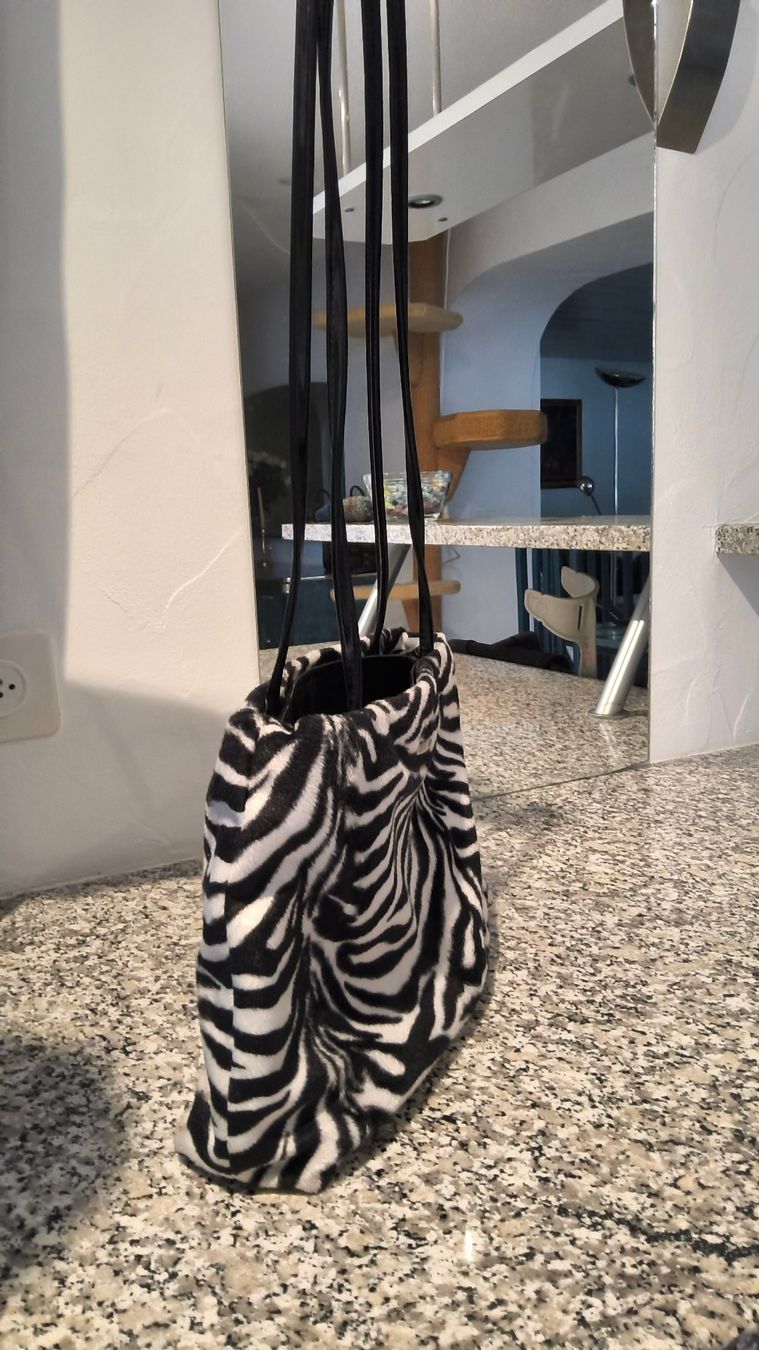 Taschen für Damen: Zebra Damentasche – Gebraucht aus Steckborn von JoBox 1