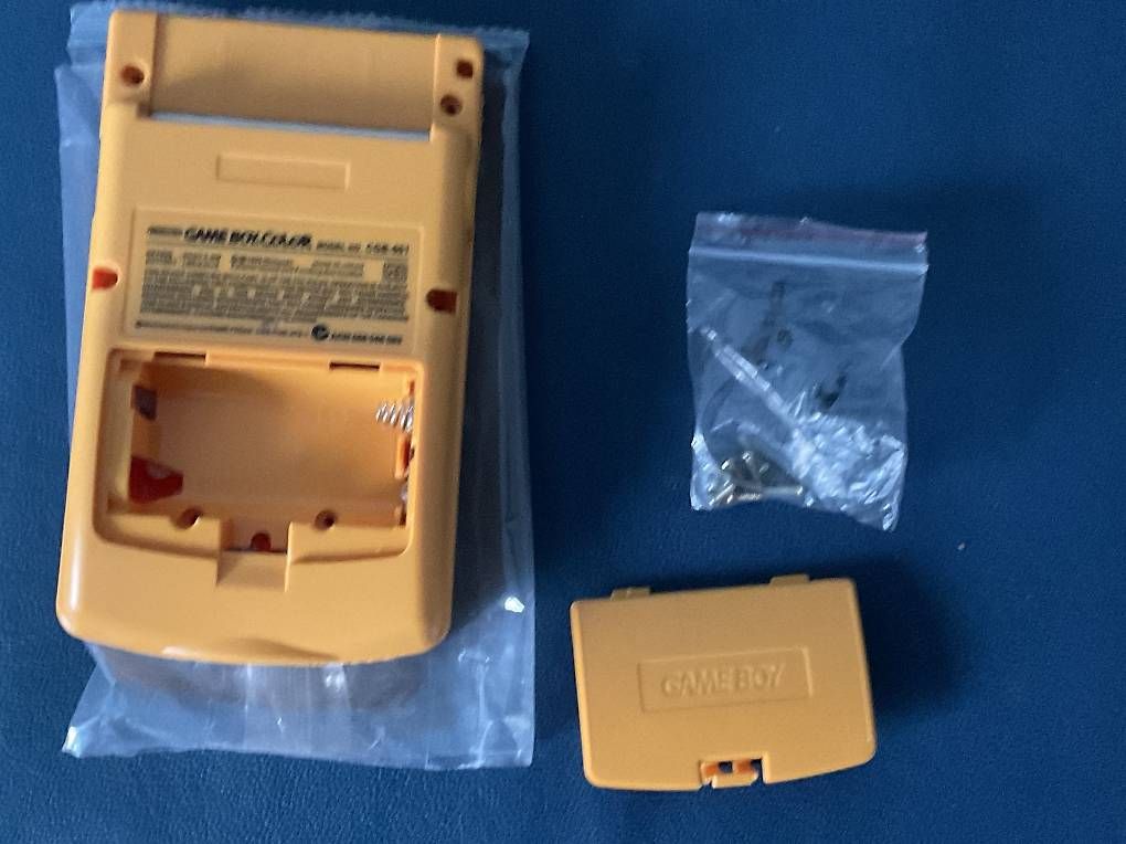 Shell Giochi: GBC Shell mit Ersatzteile Set – Nuovo (secondo la descrizione) da Köniz venduto da RetroBoy89 3