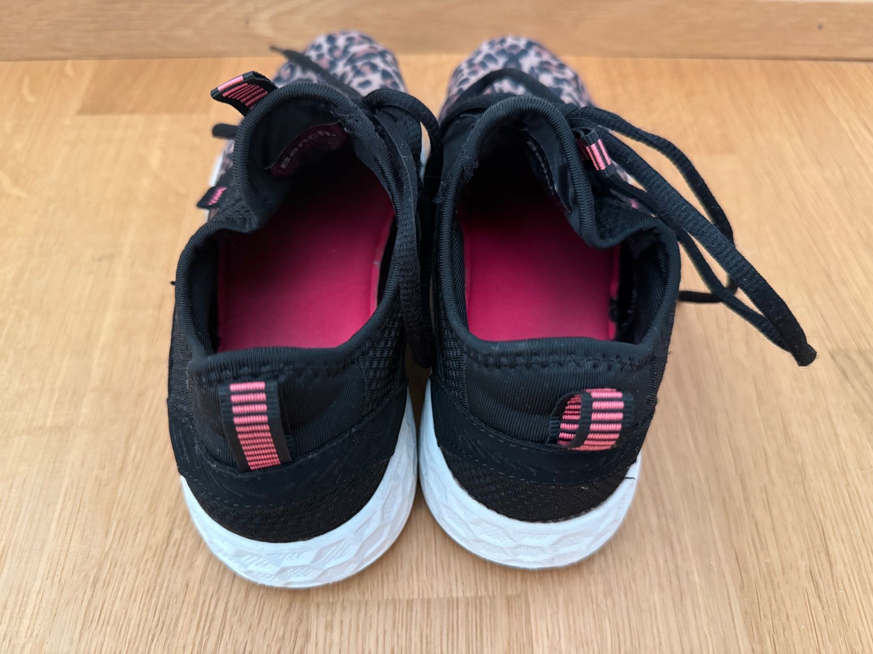 Bench Schuhe für Mädchen: Turnschuhe Bench Gr 37 Leo – Gebraucht aus Hünibach von rotestandem01 2