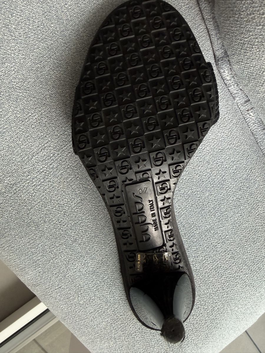 Scarpe da donna: Black Byblos Heeled Sandals, Size 37, Perfect Condition – Nuovo (secondo la descrizione) da Montreux venduto da jvo_vg8n 2