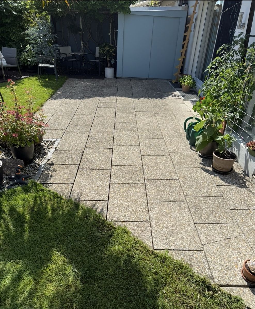 Bodenbeläge: Waschbeton-Gartenbodenplatten – Gebraucht aus Hombrechtikon von Trupp 2