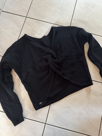 Schwarzer Hollister Pullover Grösse M mit Knoten
